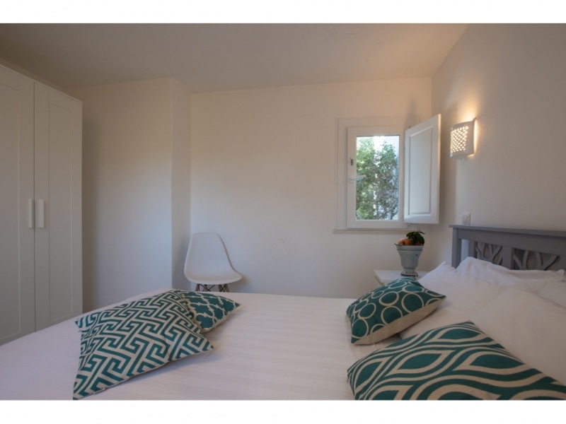 Villa Calliroe- Casa vacanze sul mare a Villasimius in Sardegna - camera da letto con finestra sul panorama.