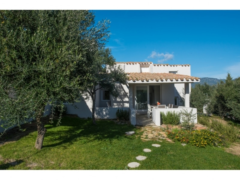 Villa Criside - Casa vacanze sul mare a Villasimius in Sardegna - Vista esterna della villa immersa nel verde della macchia mediterranea.